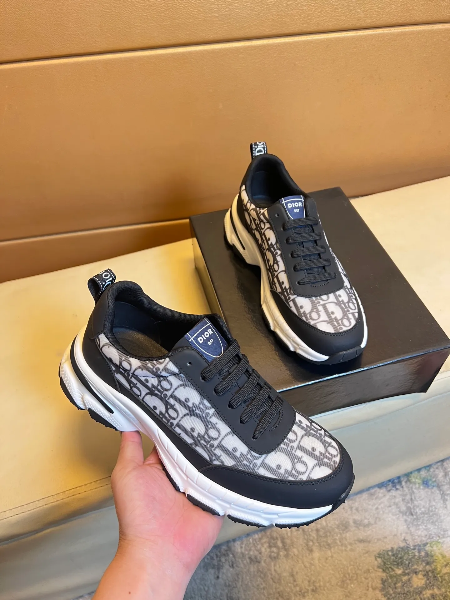 Men's men's shoes💰440💰👑👑Dior original quality.~ Unique modern style sneakers. 🏃A must-have casual shoe for trendy men😍😍 Original brand imported from Italy, imported original leather, sheep lining (refuses to discolor and grind feet) Sole: Original sole provided by the original factory, French lazy style design ⚠️Fit to the feet, original quality, super comfortable original sole. It’s like shooting the real thing 🎬The real thing is better, high-quality sneakers wan men’s shoe size: 38-44